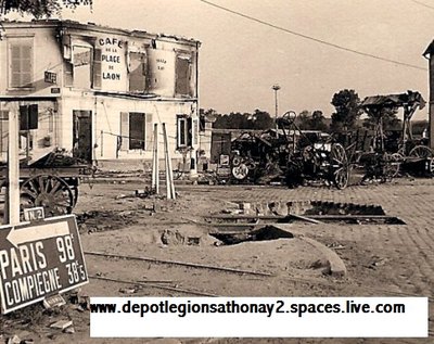 Barricade face au Café de Laon.jpg