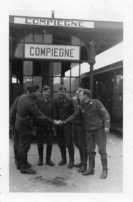 Soldats allemands kg 55 Gare COMPIEGNE.JPG