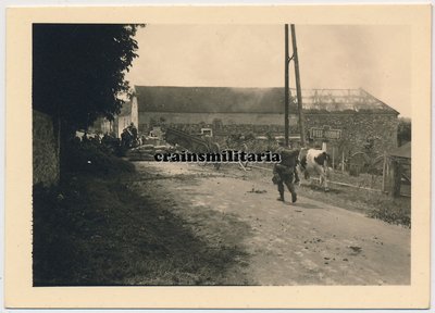 Photo Chasseurs Alpins B. Bouclier ortsschild VIELS-MAISONS AISNE FRANCE 1940.jpg