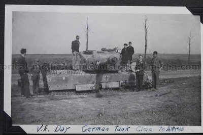 9344_19450508 Arras - Tiger I.jpg