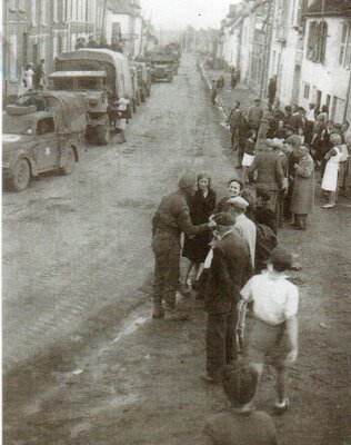 Colonne anglaise remontant la rue de Calais.jpg