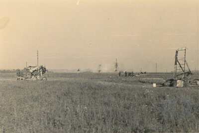 Aérodrome d'Abbeville carcasse de Gloster GLADIATOR.jpg