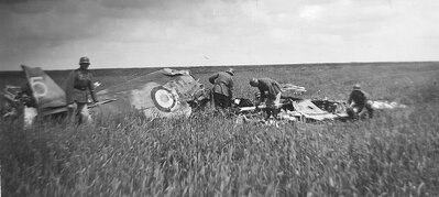 Bloch 152 numéro 508 - 2 Sgt Pierre Dupouy 2ème escadrille GC I-8 17 mai 1940 à Moÿ-de-L’Aisne (02).jpg