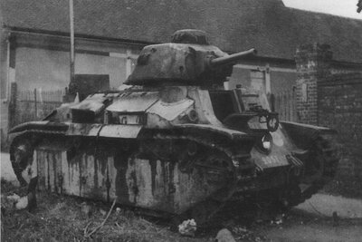 Char D2 DOUAUMONT Numéro 2051 19ème BCC 346ème CACC Rainvillers - 1.jpg