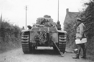 RENAULT D2 n° 2041 DENAIN à Le Becquet - 4.jpg