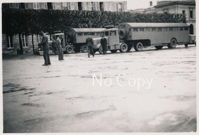Compiègne (face au 8 pl de Gal de Gaulle), Foto WK2 Frankreich Werkstattzug West der Luftwaffe X212.jpg