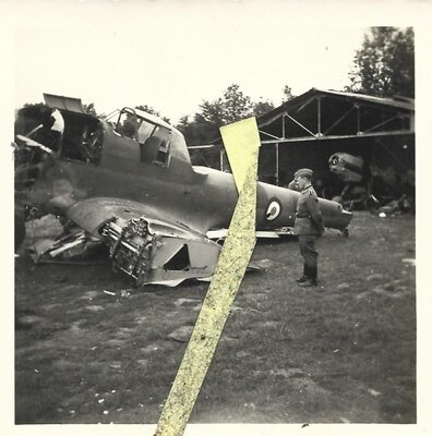 Compiegne (proxitmité, donc Margny), le 21 juillet 40. Epaves d'avions français.jpg