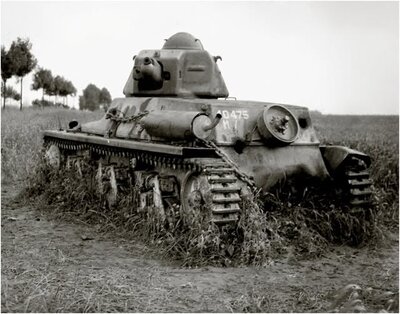 HOTCHKISS H-35 n° 40475 BUGEAUD 14ème BCC 1ère compagnie 19 mai 1940 Vendeuil.jpg