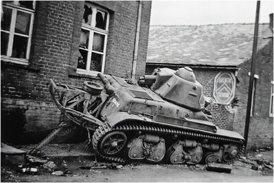 Char R-35 n° 50498 du Lt DUBOE 32ème BCC à Mondrepuis (02).jpg