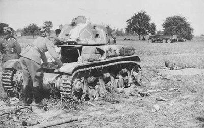 Char R-35 n° 50558 12ème BCC Oresmaux (80).jpg