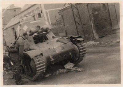H-39 14ème BCC Hannapes 18 mai 1940.jpg