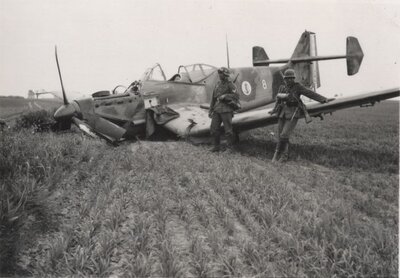 Loire-Nieuport 401 code 8 - 7.jpg