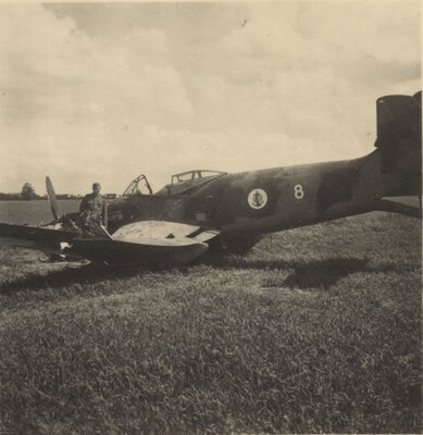 Loire-Nieuport 401 code 8 - 8.jpg
