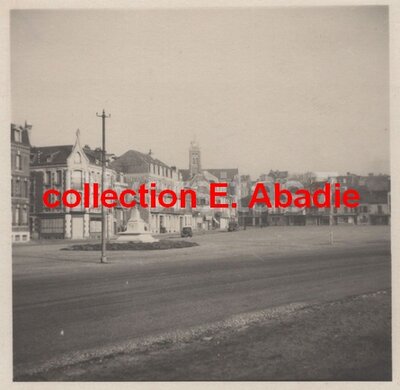 Mers-lesBains Place principale 1940 Hauptplatz in Frankreich 2.jpg