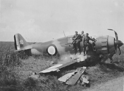 Bloch 152 n° 688 GC II-10 7 juin 1940 Fontaine le Sec - 8.jpg